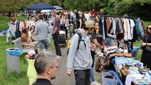 Inklusiver Familienflohmarkt im Grünen