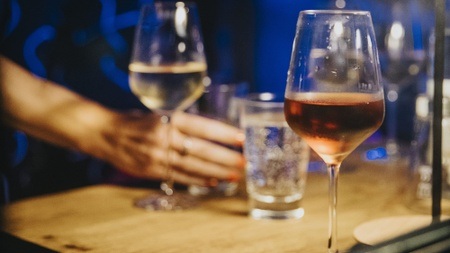 Hamburgs Wein- & Küchenparty – Tanz in den Mai! 🌸🍷