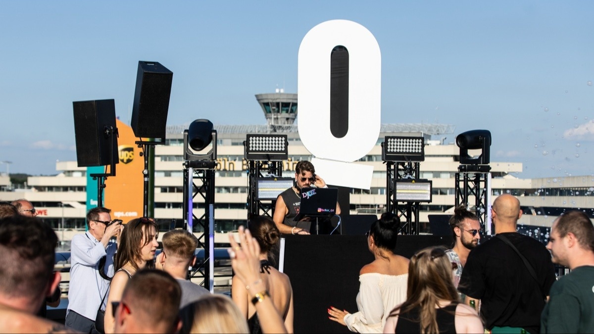 TERMINAL Q \u002D QUEER \u0026 FRIENDS OPEN AIR