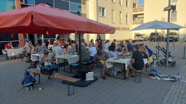 Stadtteildinner „Gemeinsam am Tisch – Vielfalt teilen, Lebensmittel retten“