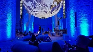 SCHMØKERN: Lesen an besonderen Orten in der Kunstinstallation GAIA in St. Katharinen