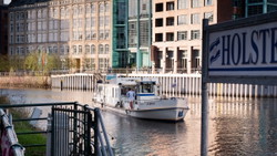 MS Audrey - Anlegestelle Holsteiner Ufer 32