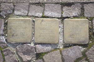 Stolpersteine: Familie Weißblüth und Samuel Hundert