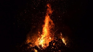 Osterfeuer im Heidebad Halle