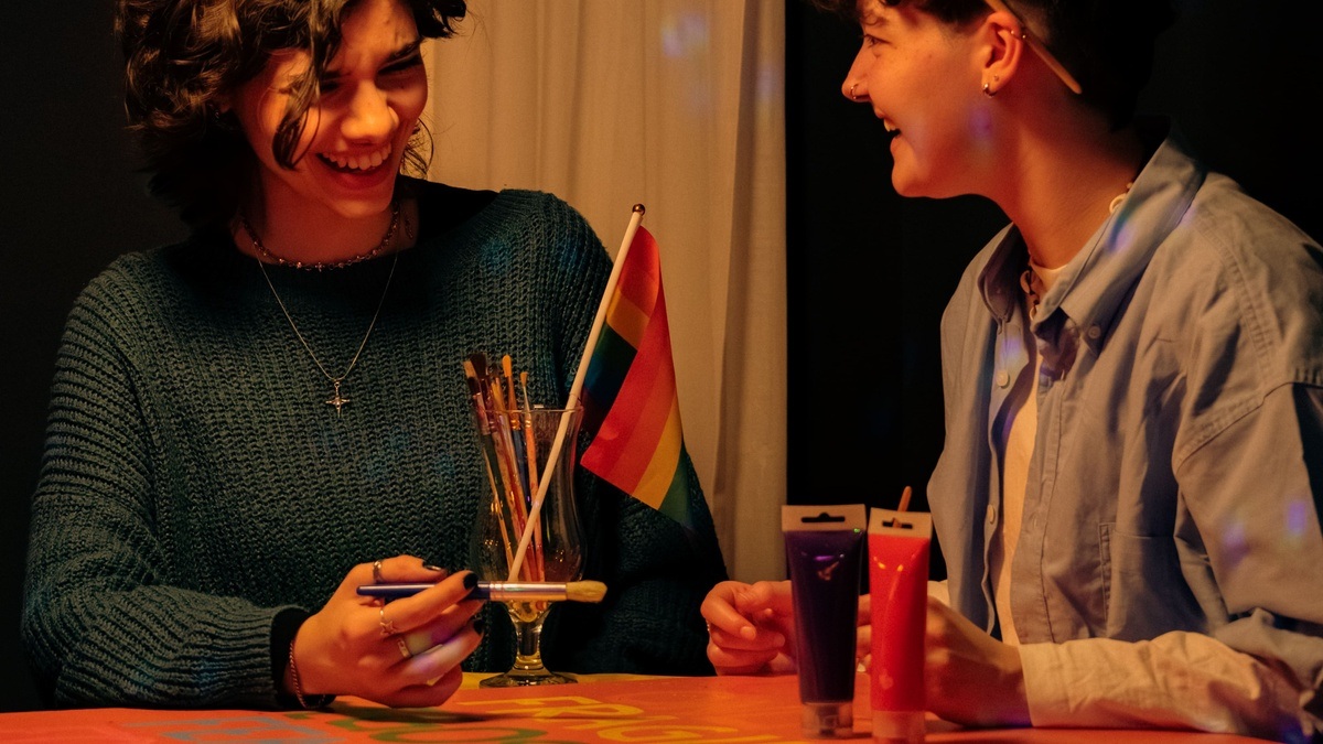 PRIDE-DIY: Demoschilder & Pride-Accessoires gestalten