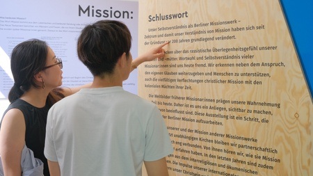 Führung durch die Ausstellung "Mission:Reflexion"