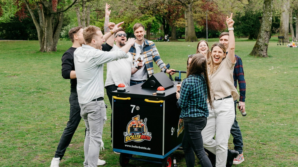 Titelbild der Veranstaltung Boller Battle Berlin: Die Bollerwagen-Gameshow für Teams