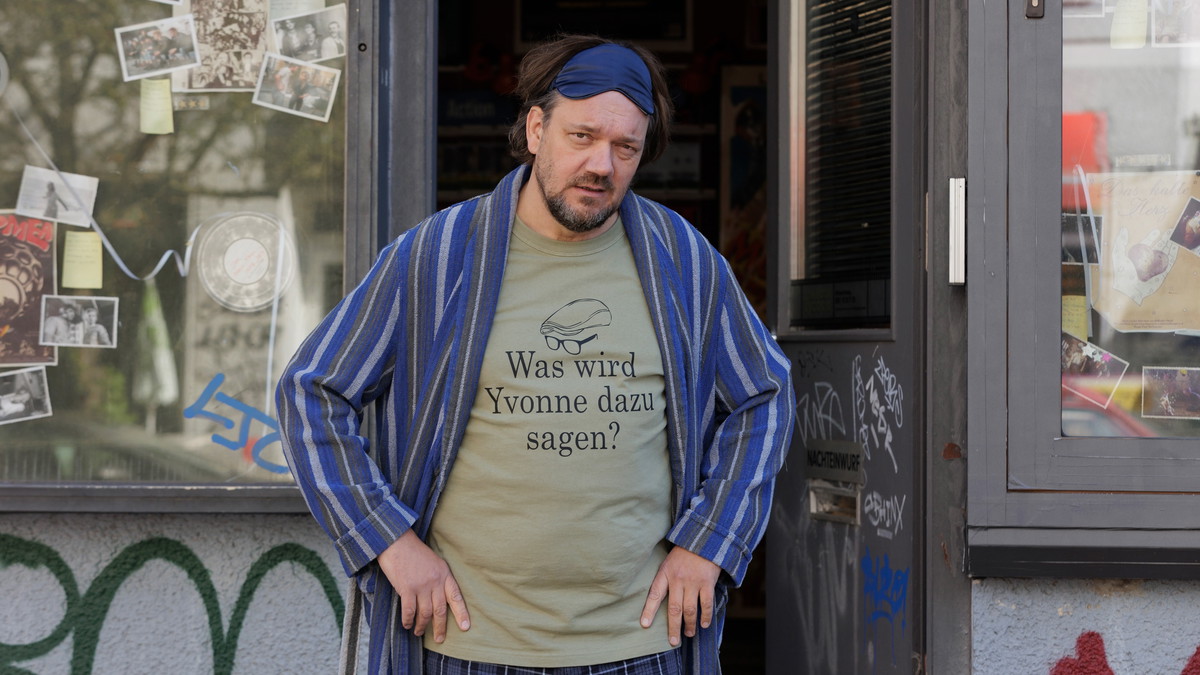 Titelbild der Veranstaltung Open Air Kino: Der Held vom Bahnhof Friedrichstraße