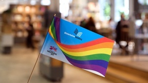 Queer in R4