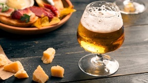 Bier und Käse - Zwei Welten. Sechs Kombinationen. Ein unvergesslicher Genuss.