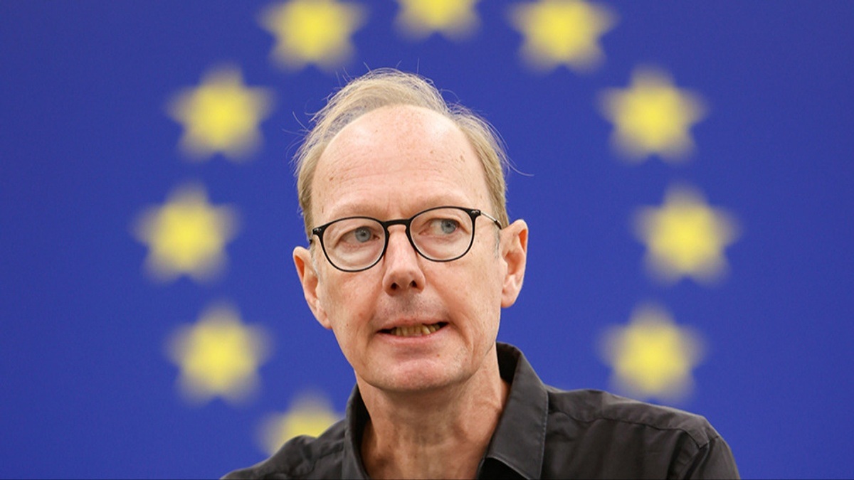 MARTIN SONNEBORN »Krawall und Satire«