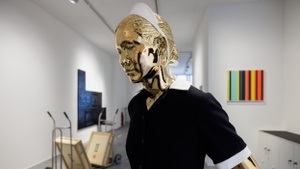 Art after Work - Elmgreen & Dragset. Handle with Care