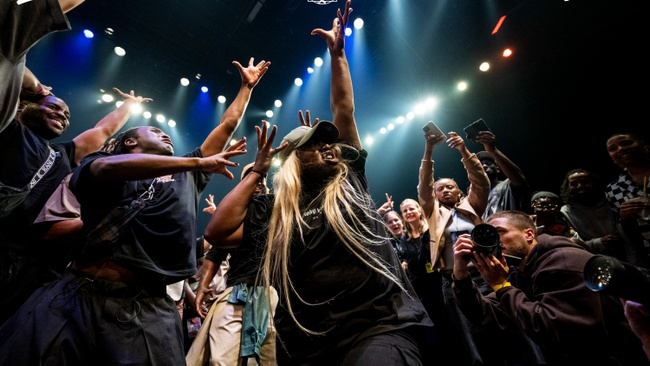 QUEEN & AURA Roll of the Dice – Krump Battle