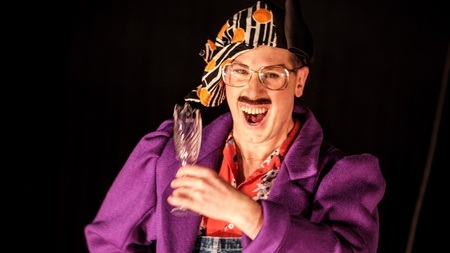 Theater-Mai: Alles 8€