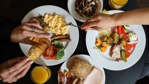 BRUNCH & BEATS
