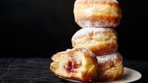 Silvester Day drinking + Berliner live backen  vor der Tapisserie