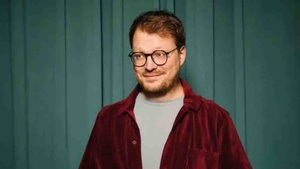 Maxi Gstettenbauer: KOMPLETT ABSURD