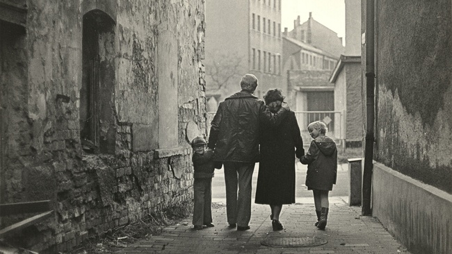 Aus der Kuchengartenstraße nach Grünau. Eine fotografische Dokumentation von Karla Voigt (3.6. – 22.9.2026)