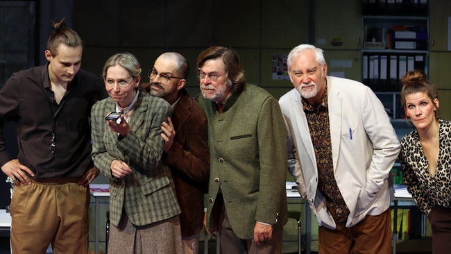 EINGESCHLOSSENE GESELLSCHAFT