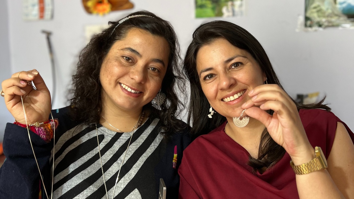 Colorful Beading & Storytelling Circle by Tezoro – with Paola