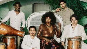 Yeni Toro & Band beim Isarinselfest am Kulturstramd