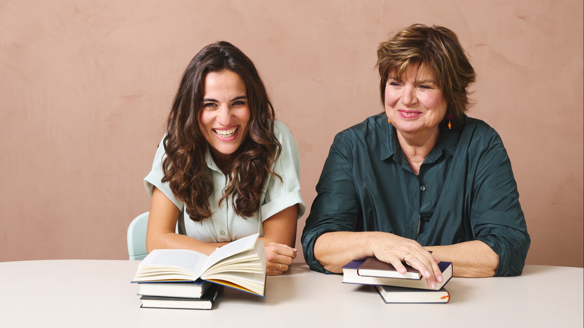 Titelbild der Veranstaltung Christine Westermann & Mona Meziane "Zwei Seiten - Der Podcast über Bücher x Harbour Front Literaturfestival Hamburg