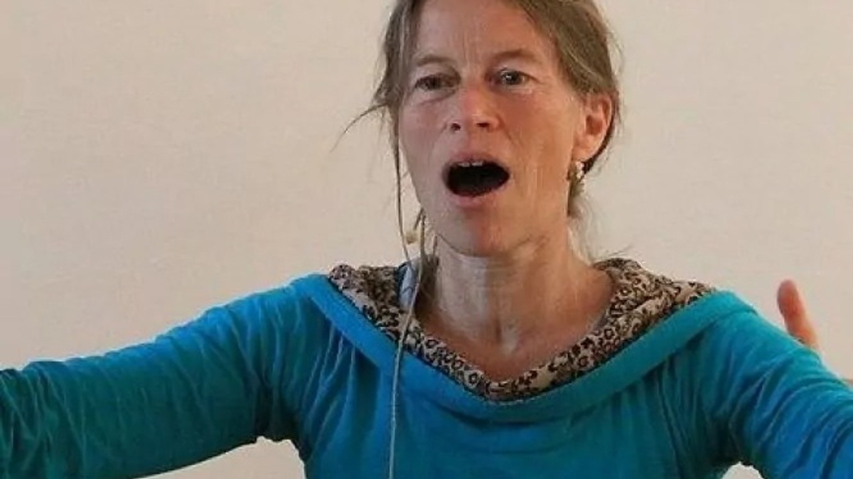 Authentische Bewegung und Stimme