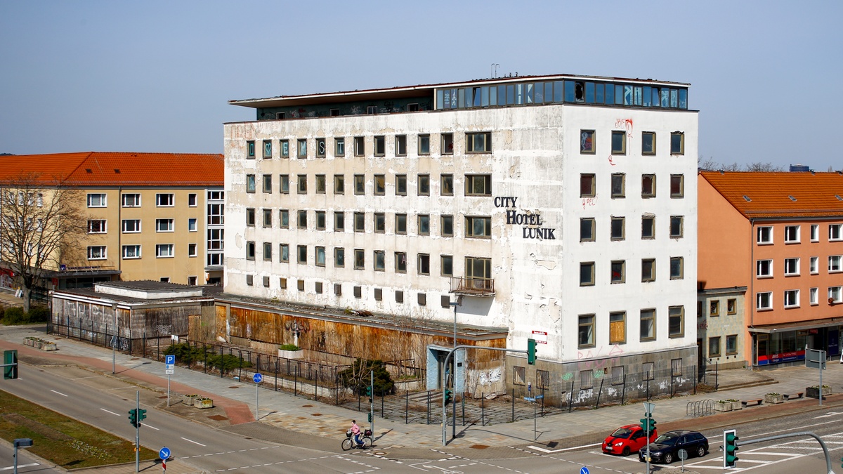 IM OSTEN - Geschichten aus der Sonderzone