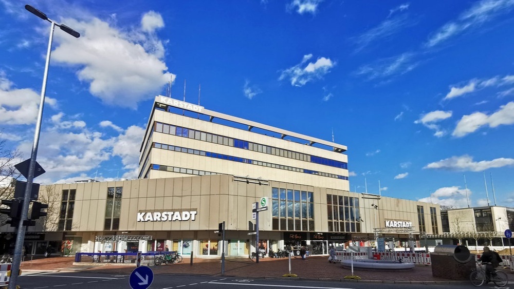 Flohmarkt im ehemaligen Karstadt Harburg