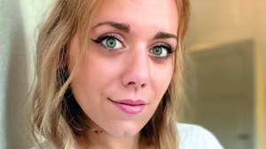 Kyra Groh liest aus "Funkenstille"