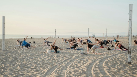 Beach Yoga in der City