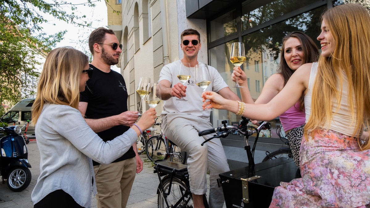 Wine & Food Walking Tour LEHEL! | Munich Wine Rebels