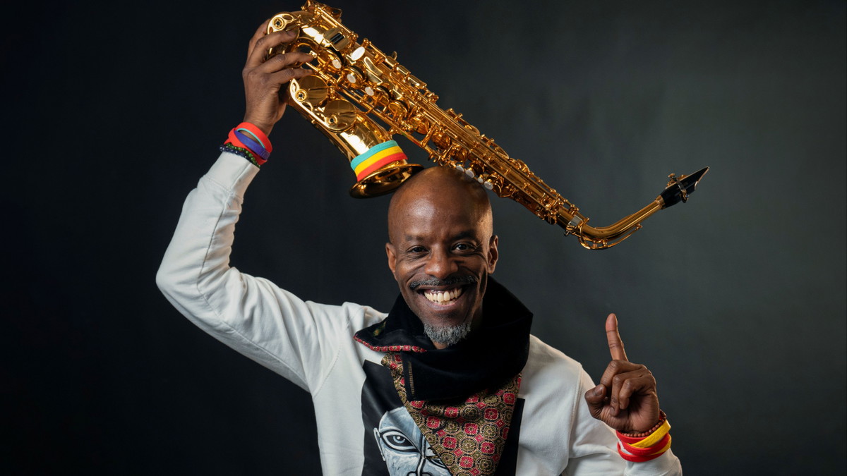 Jowee Omicil aka Mr. BasH! | Vincent Peirani - Living Being