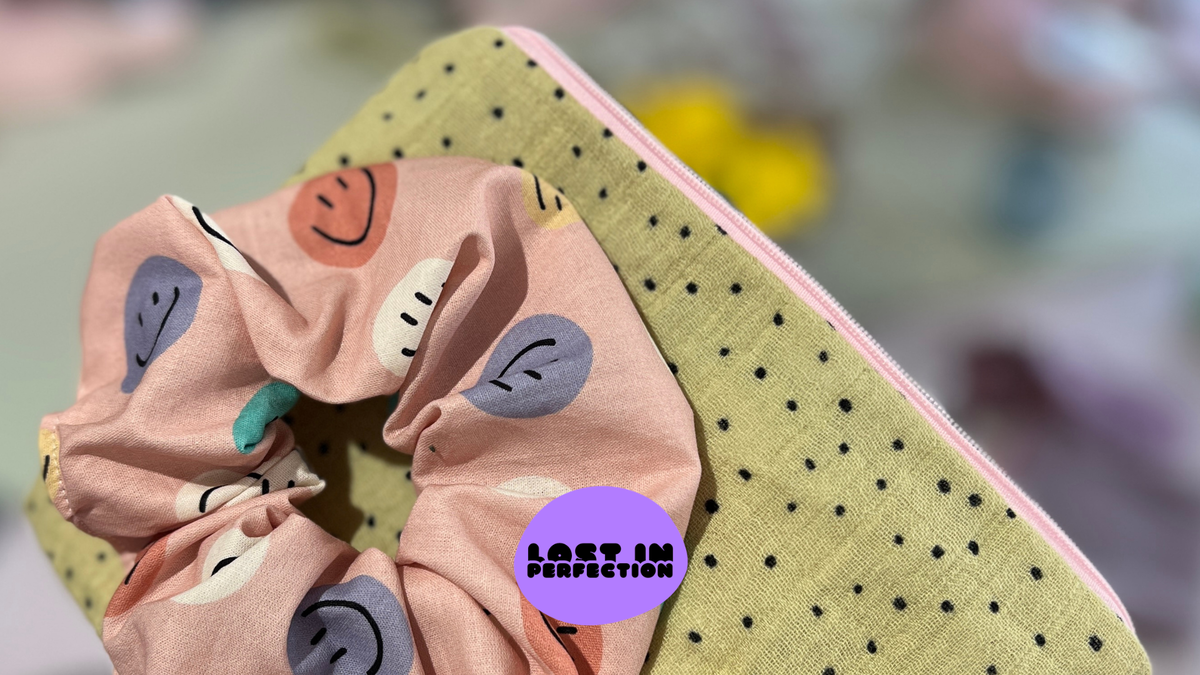 Titelbild der Veranstaltung SEW YOUR OWN LITTLE BAG & SCRUNCHIE - Nähen lernen in München