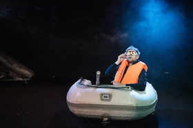 MOBY DICK oder der intergalaktische Walfisch // Schauspiel mit Objekten für Kinder ab 8 Jahren