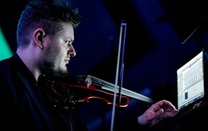 Violine und Elektronik in der Kreuzkirche im 3d-Klang