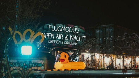 Flugmodus mit Frida Darko – Open Air & Nacht – drinnen & draußen