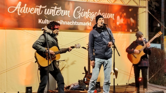 Advent unterm Ginkgobaum - Kulturweihnachtsmarkt