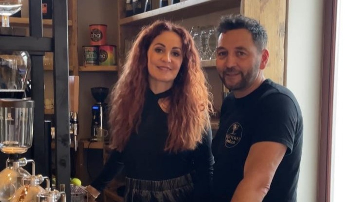 Arnold\u0027s Café \u0026 Genuss\u002DOase | Rösterei Arabica x Bazar Manufaktur