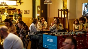 KNEIPENQUIZ - K-Pop & Creatures – Ein Quiz zwischen Glanz und Geistern