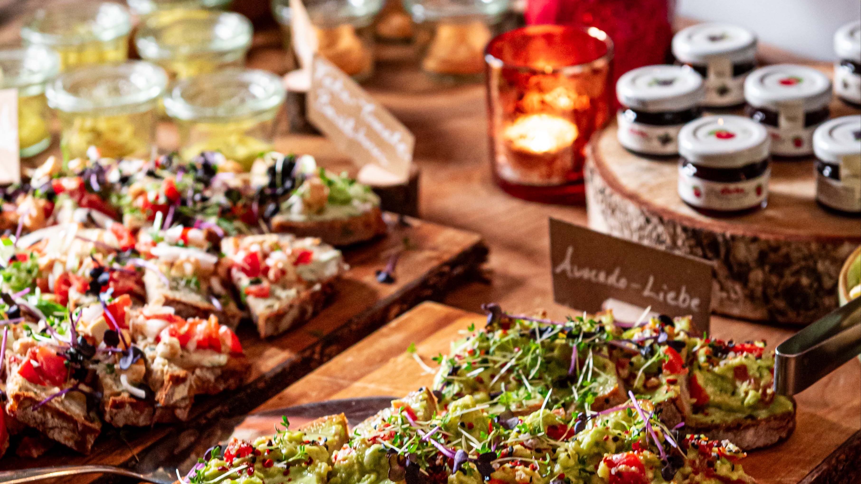 ALL YOU CAN BRUNCH x BOTTOMLESS BUBBLES