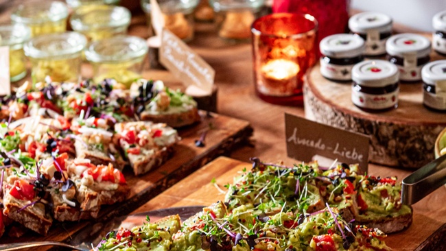 ALL YOU CAN BRUNCH x BOTTOMLESS BUBBLES