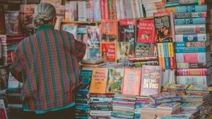 Bücherbasar im Innenhof des Institut français