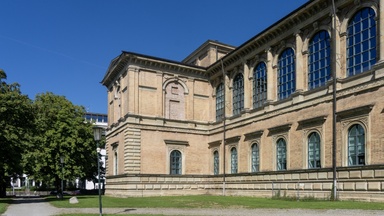 Kunst im öffentlichen Raum: Skulpturen und Kunsträume rund um die Pinakotheken