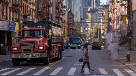 VERNISSAGE AUSSTELLUNG: STRAY NYC – STREUNENDE EINBLICKE IN EINE UNWIRKLICHE STADT  Eine Ausstellung von Florian Mayr