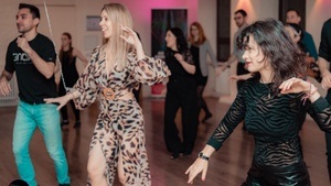 Dance, dance, dance!