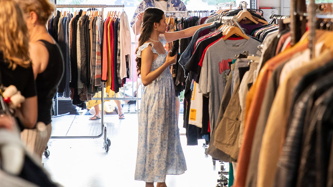 Titelbild der Veranstaltung Thrifty Friday. Nachtflohmarkt