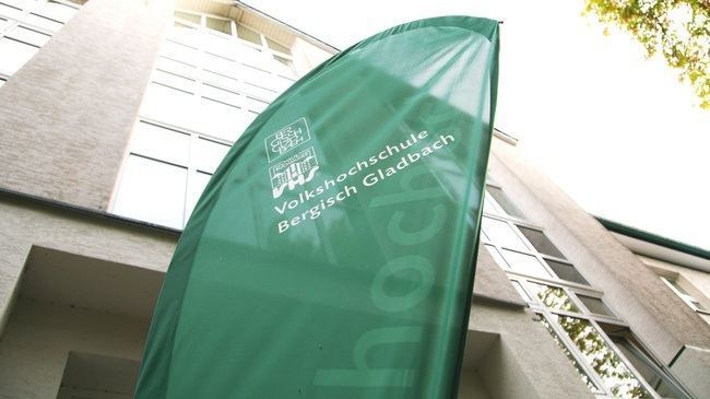 Schmuck herstellen für Jugendliche - Junge VHS