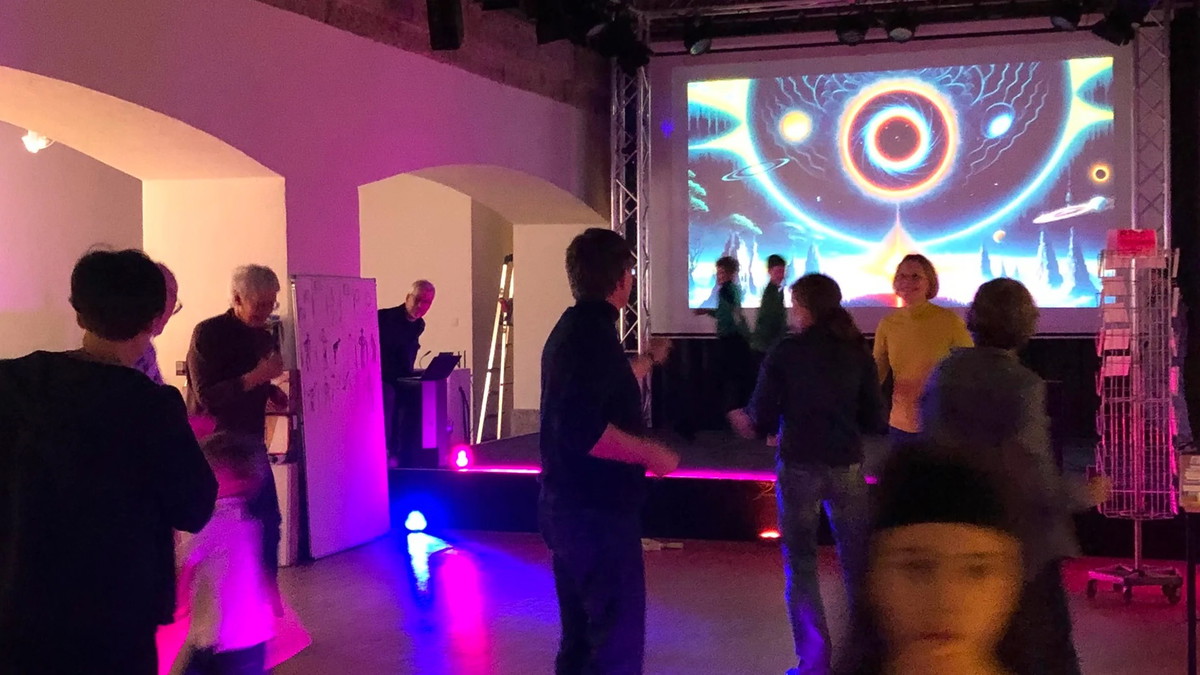 Titelbild der Veranstaltung Happy Hour mit DJ Knäckebrot