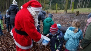 Weihnachtsmann Futtertour durch den Wildpark Schwarze Berge